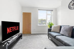 Lovely 2 Bedroom House - Free Parking - Accommodation near QMC Hospital & University of Nottingham - Suitable for Short Stays & Long Stays